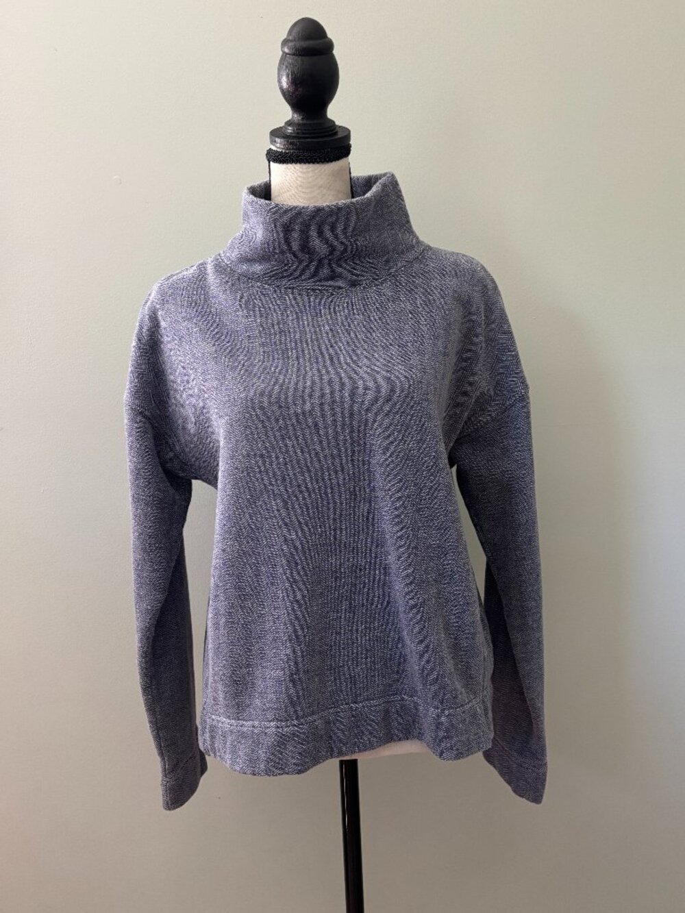 Vineyard Vines Navy Herringbone Cowl Neck Pullover — Size M Like New